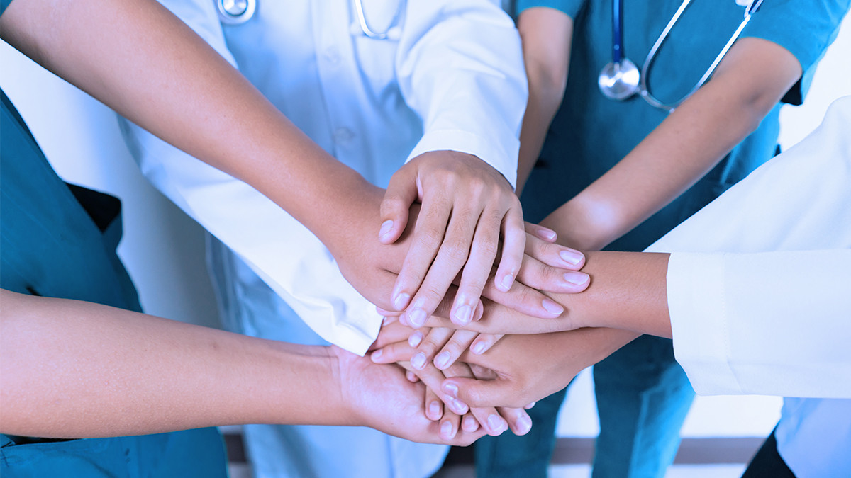 Hajbeültető orvost keres a Doctor Hair Clinic!